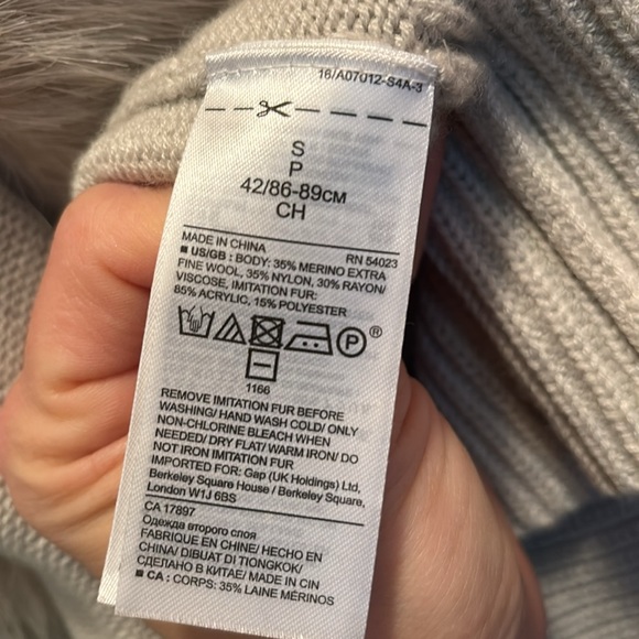 Banana Republic Cardigan - Picture 6 of 6